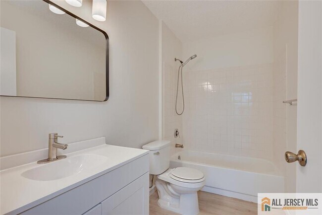 Building Photo - 64 Taylor Dr