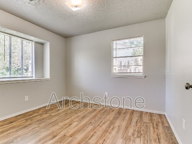 Building Photo - 8814 NE 13th St