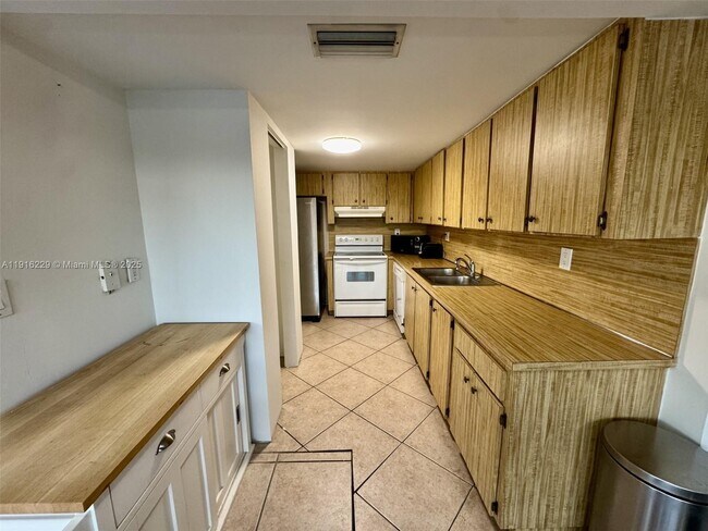 Building Photo - 1300 SW 122nd Ave