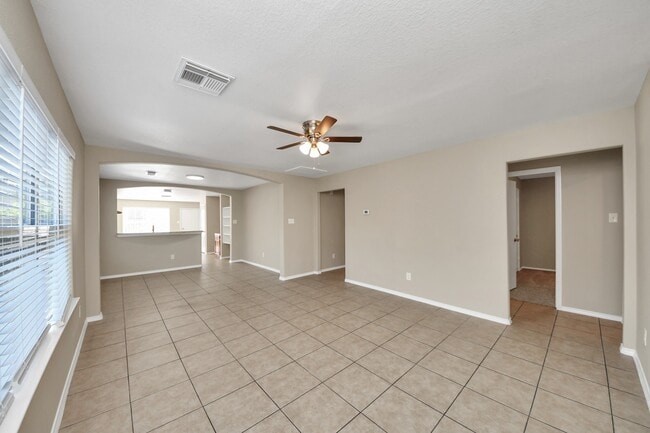 Building Photo - 826 Bandon Ln