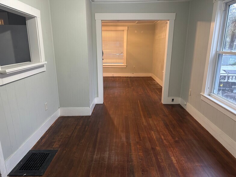 Building Photo - 179 Maple Ave