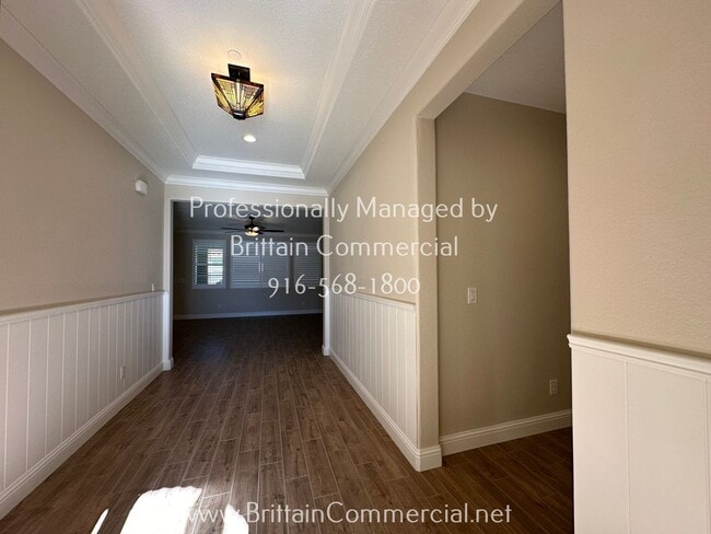 Building Photo - Stunning All Single Story 3 Bedroom, 2.5 B...