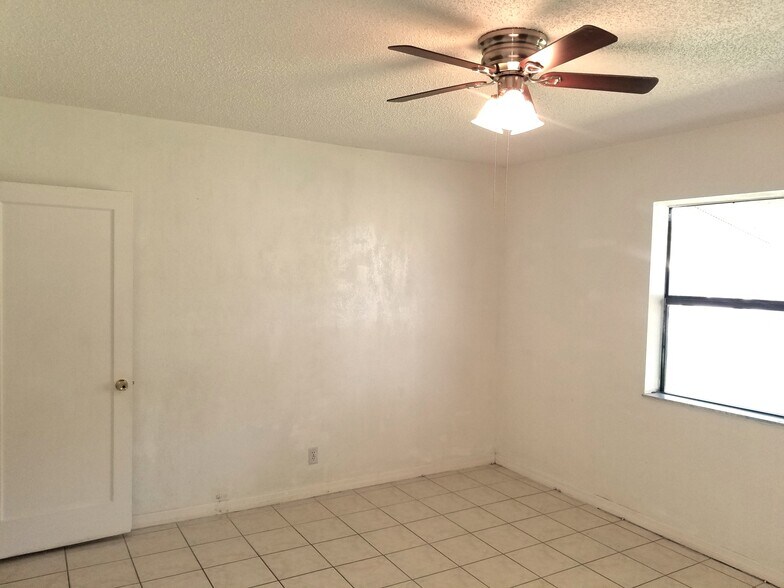 North Room - 2846 Van Buren St