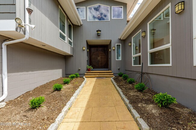 Building Photo - 74 Seneca Pl