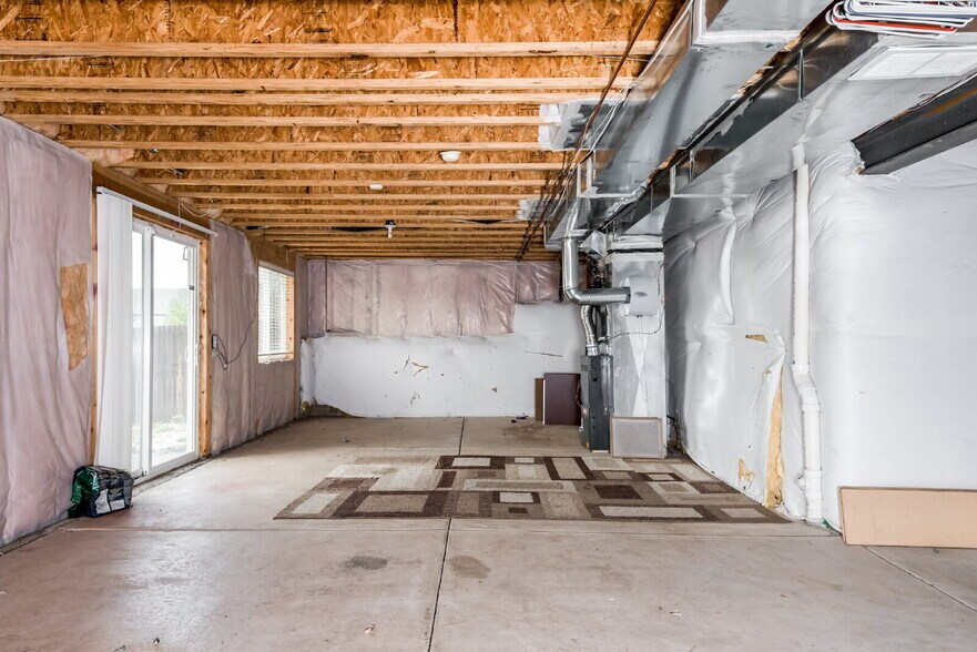 Building Photo - Spacious 3BR Home with Loft & Deck – 15 Mi...
