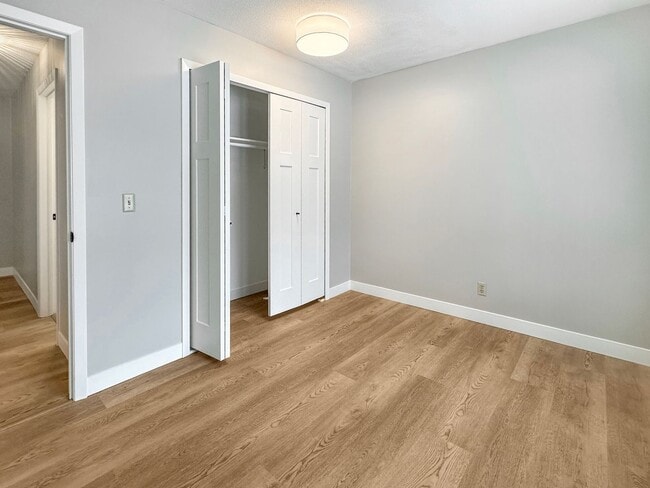 Building Photo - 645 Windemere Curve