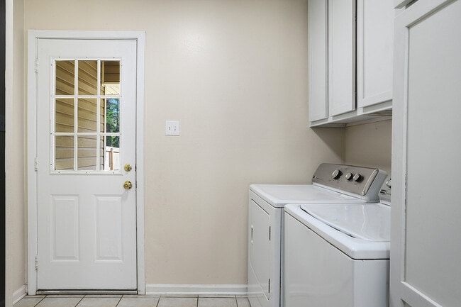 Building Photo - 12822 Hodges Ln