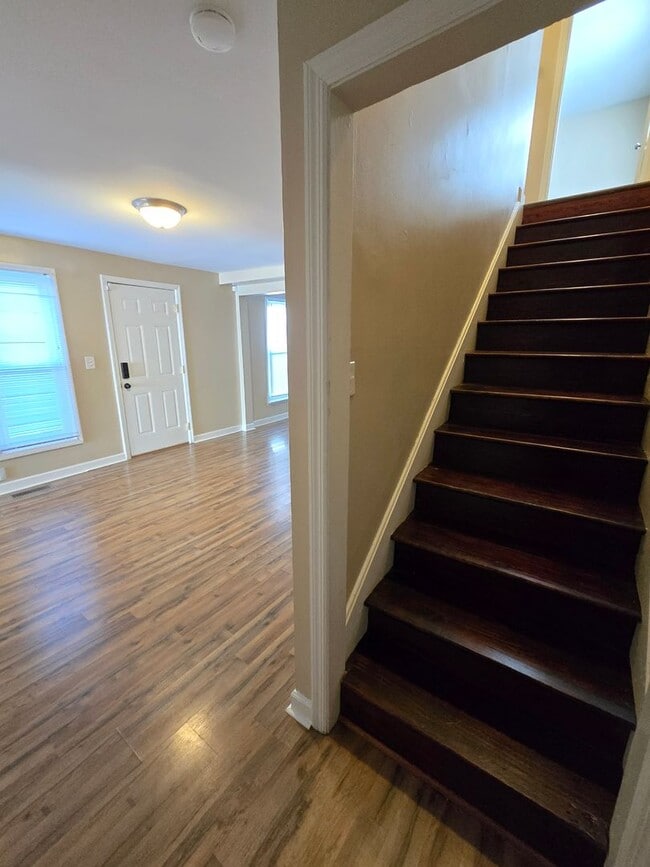 Building Photo - Charming 3 Bedrooms, 2 Full Bathroom Home!...