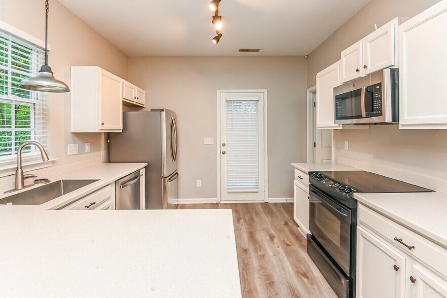 Building Photo - 13646 Carleen Way Dr