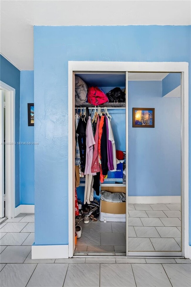 Building Photo - 6484 Indian Creek Dr