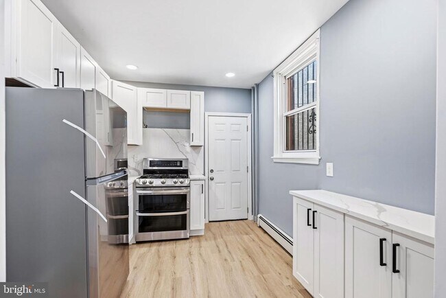 Building Photo - 2224 E Clearfield St