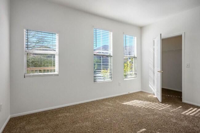 Building Photo - 10550 W Alexander Rd