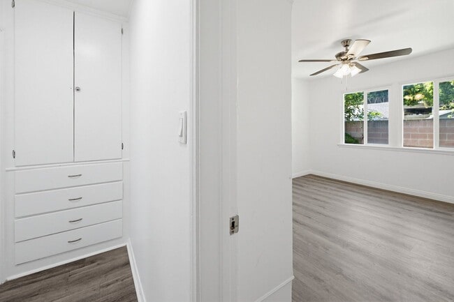 Building Photo - 4264 W Broadway