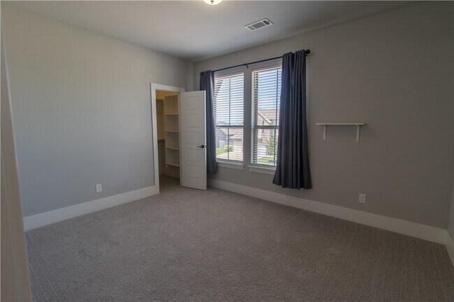 Building Photo - 1431 Cave Stream Dr