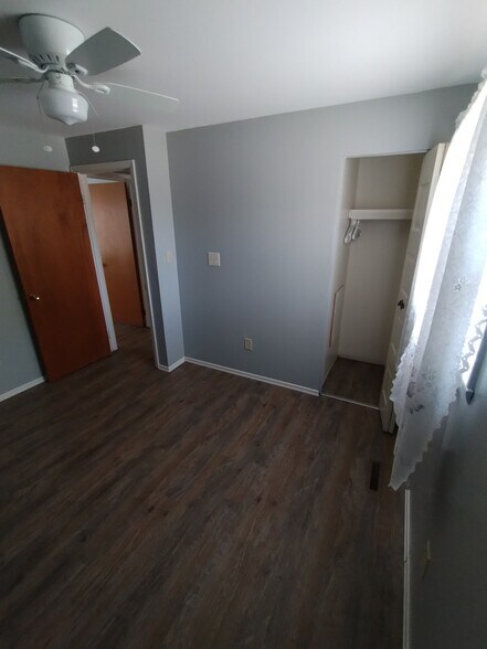 Spare bedroom closet and entry from hall - 8306 Park Rd