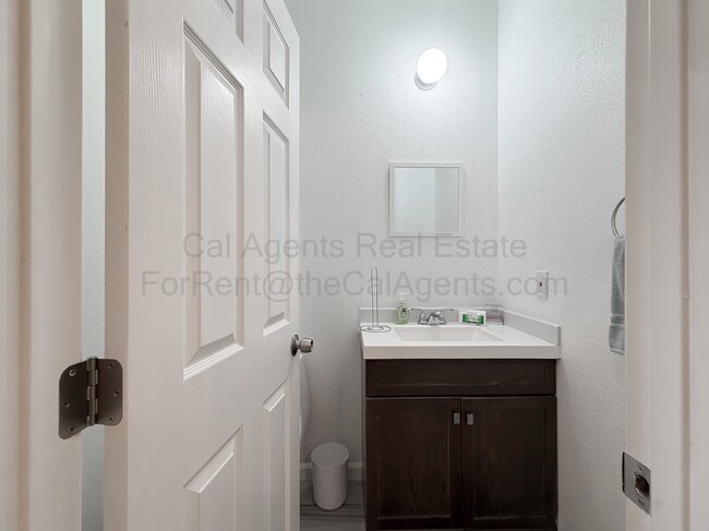 Building Photo - 1532 32nd St