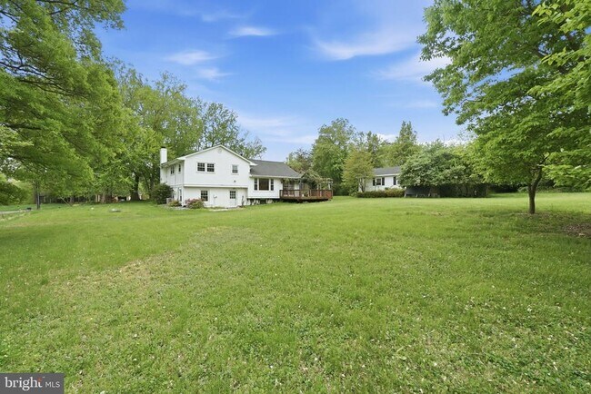 Building Photo - 9809 Sunset Dr