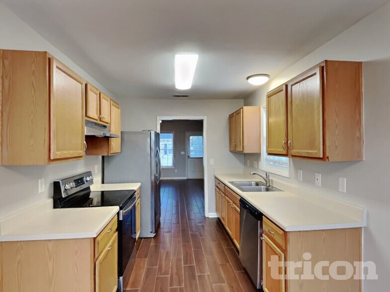 Building Photo - 5405 Advantis Dr