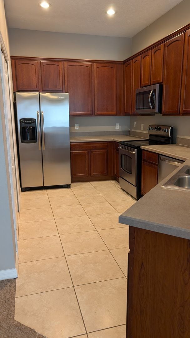 Building Photo - Two Bedrooms with floor plan at the same level and one car garage.