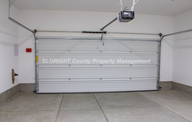 Building Photo - AVAILABLE JULY - Modern Style Home SLO Home - 3 Bedroom / 2.5 Bathroom