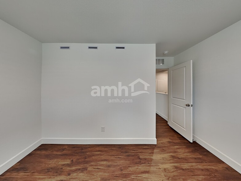 Building Photo - 8841 Tiger Tooth Ave