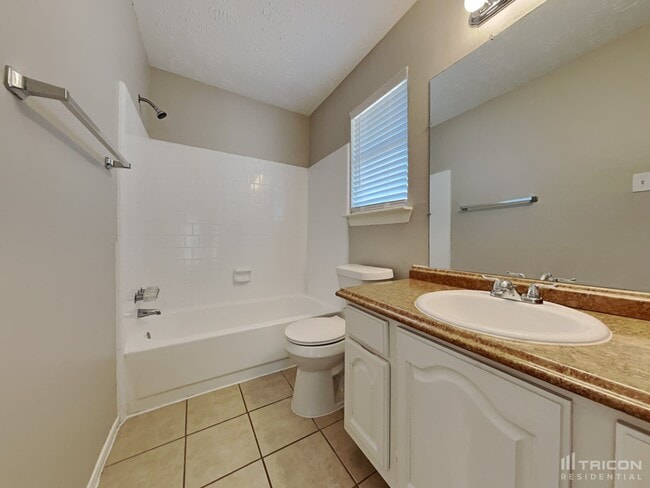 Building Photo - 14811 Cypress Ridge Dr