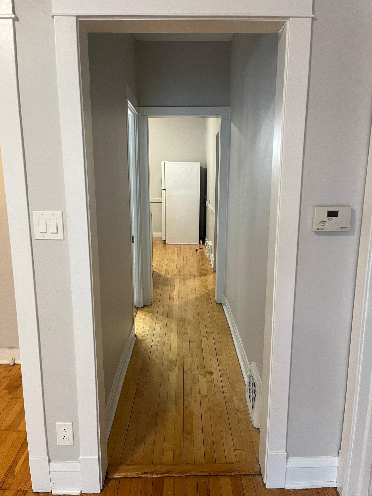 Building Photo - 1924 W Wilson Ave