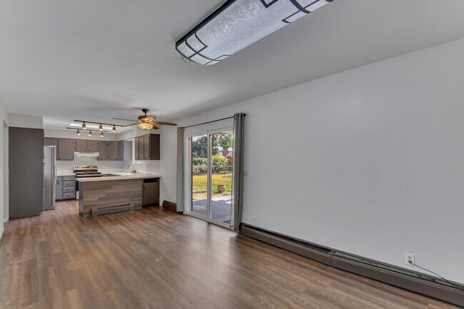 Building Photo - Beautiful, Bright & Move-In Ready Ranch in Desirable West Arvada