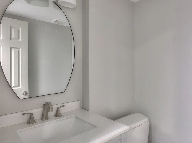 Building Photo - Newly Renovated 3-Bedroom in Hickory Valley Condos, Community Pool and Pet Friendly!