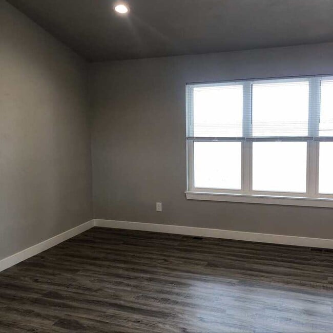 Building Photo - 449/451 Longwood Lane - 451