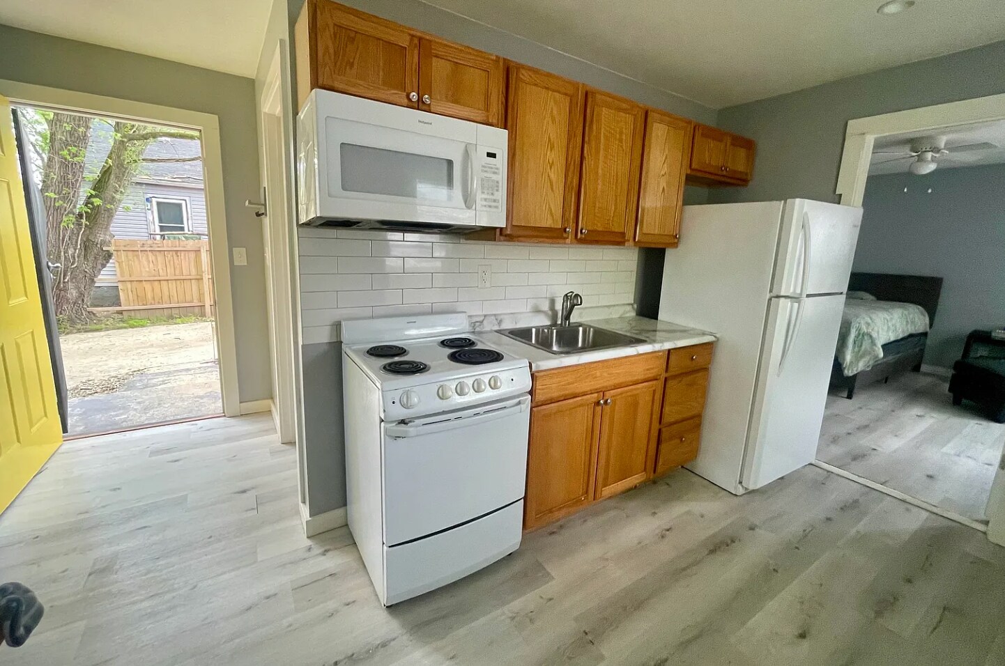 OPTIONAL: 1bd In-law Suite, fully equipped - 2324 E 36th St
