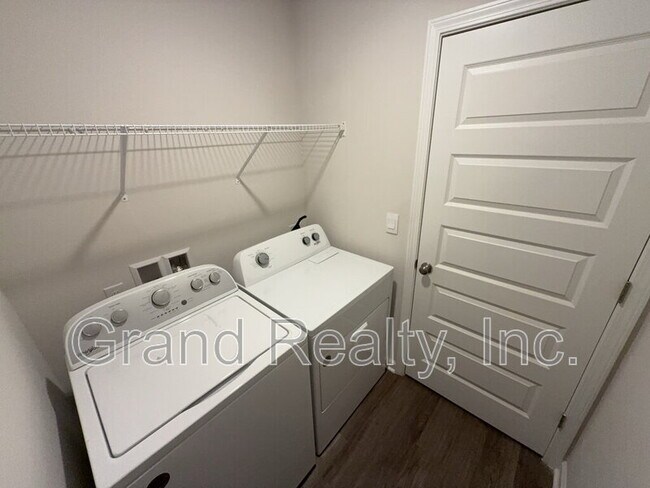 Building Photo - 4395 Winged Elm Ct