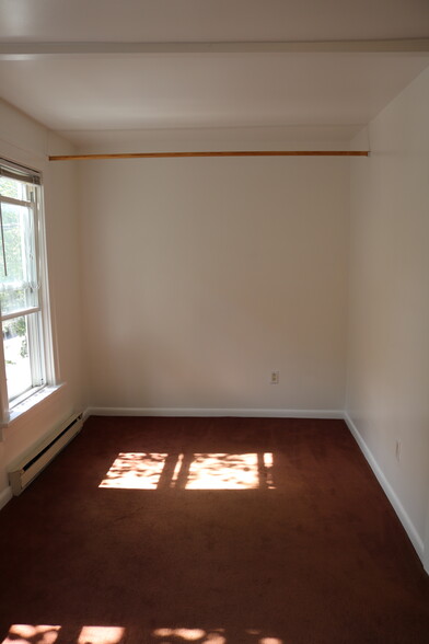 Office space - 239 Elm St