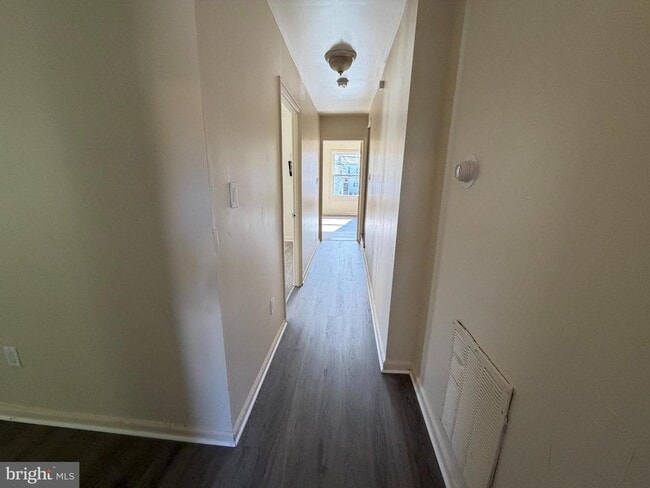 Building Photo - 110 W Main St