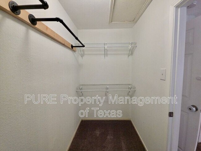 Building Photo - 1424 Roxanne's Run