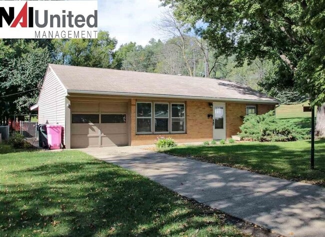 Primary Photo - Three bedroom, one bathroom home for rent