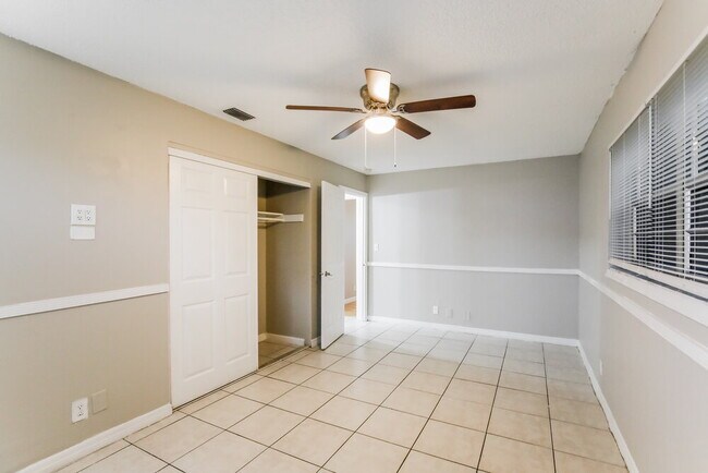Building Photo - 425 SW 74th Ave