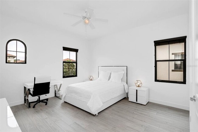 Building Photo - 8436 Via Vittoria Way