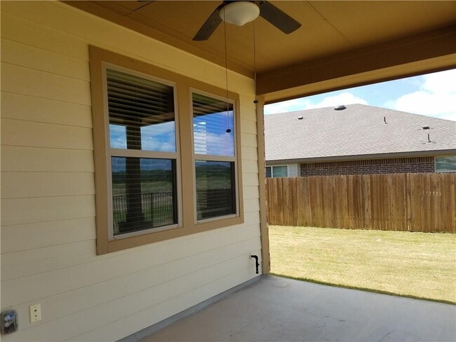 Building Photo - 743 Easton Dr