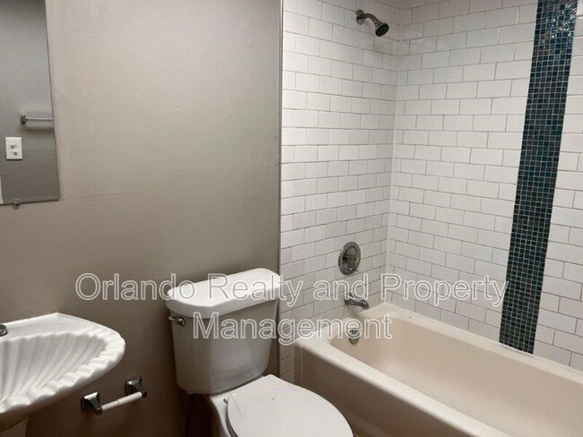 Building Photo - 1728 Flores Ct