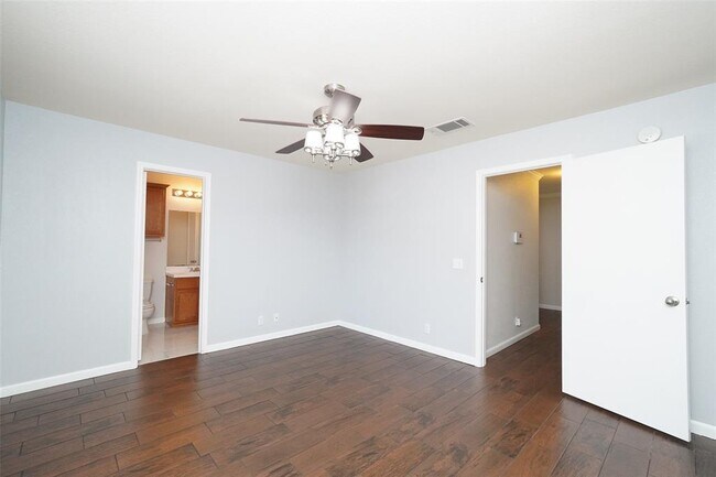 Building Photo - 311 Pentire Way