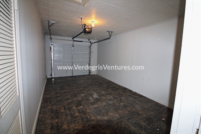 Building Photo - 5833 Westhaven Dr