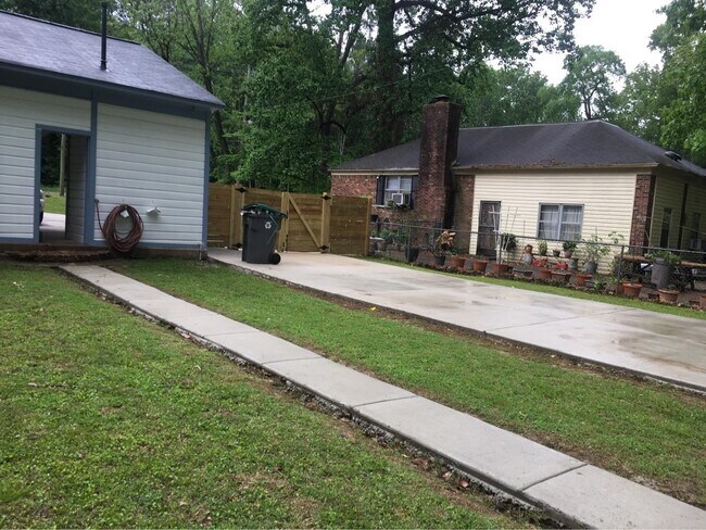 Building Photo - 1411 Whitten Rd