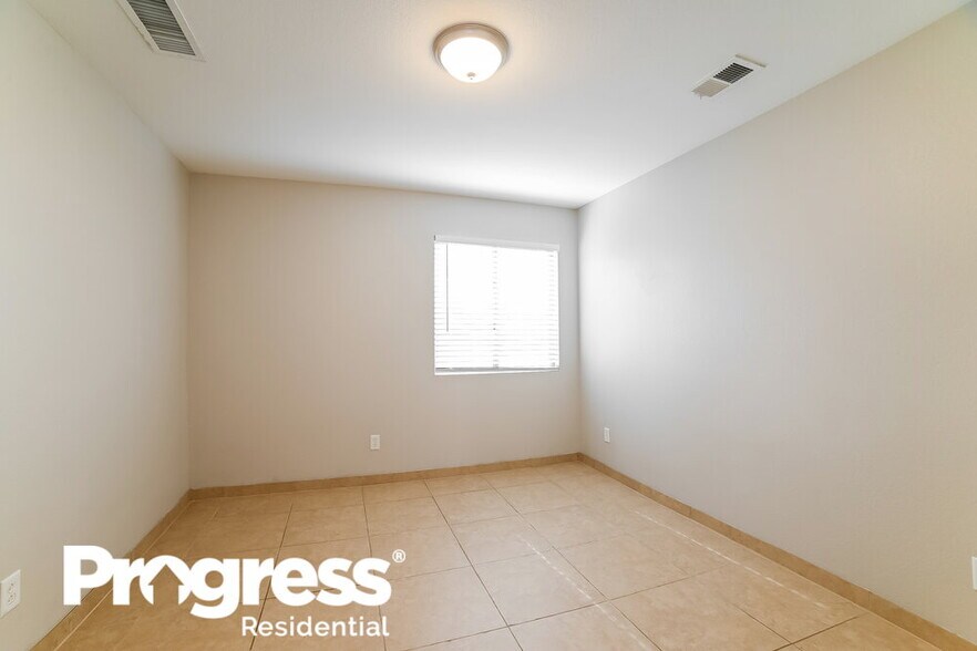 Building Photo - 13766 W Elm St