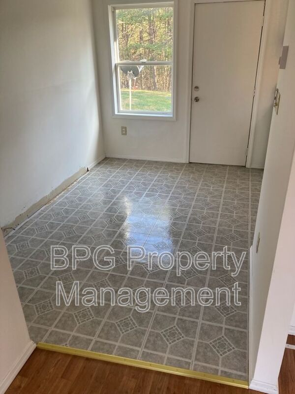 Building Photo - 123 Circle Dr