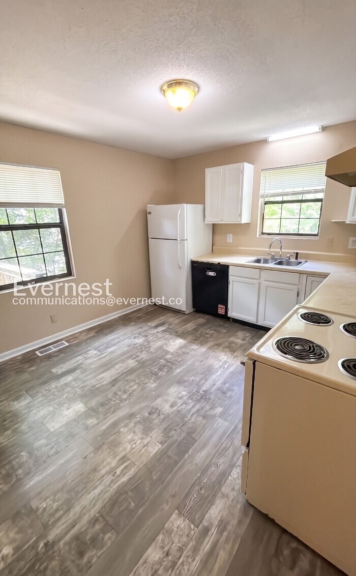 Building Photo - 1710 Ichabod Ln