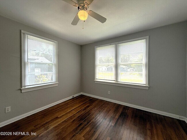 Building Photo - 843 Mackinaw St