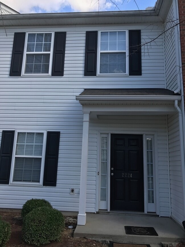 Building Photo - 2224 Winthrop Chase Dr