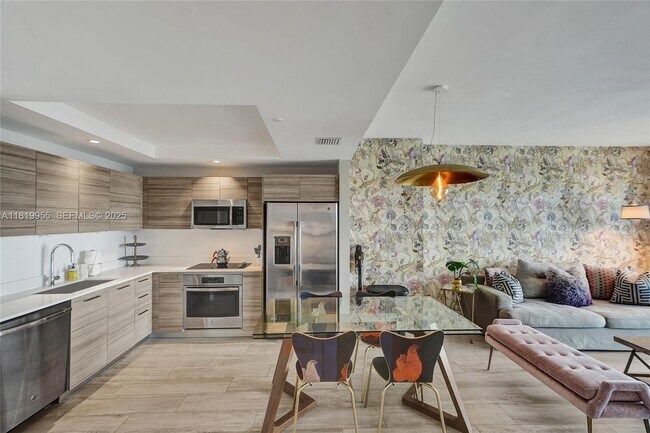 Building Photo - 121 NE 34th St