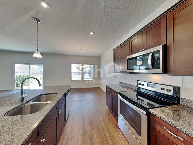 Building Photo - 221 W Jayce Wy